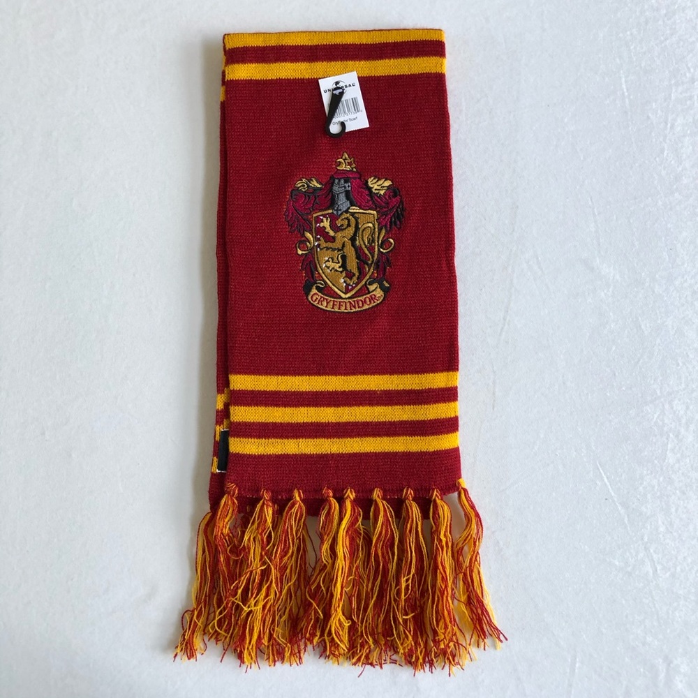 Universal Studios Harry Potter Gryffindor Scarf - Picture 2 of 5